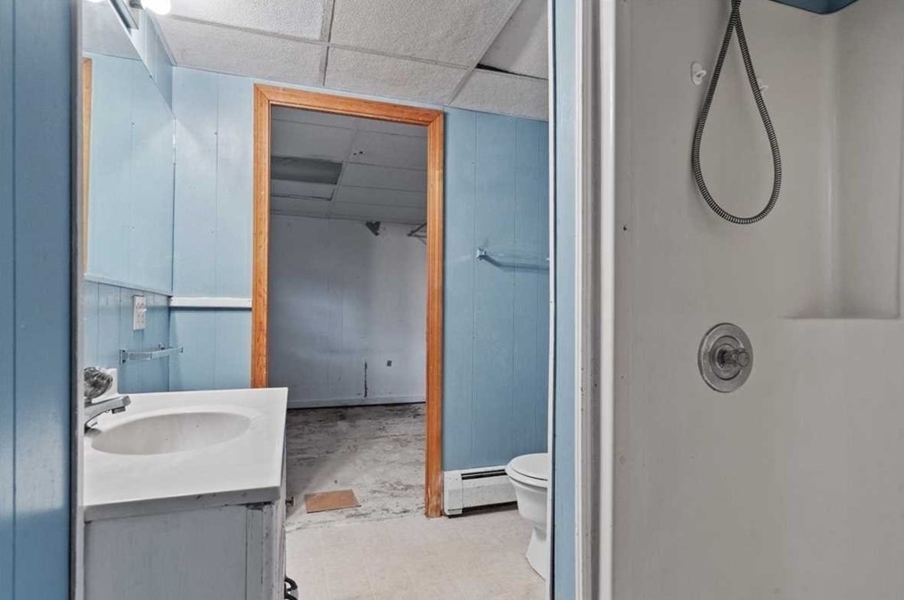 18 Mohican Rd, Worcester MA  01605-2312 exterior