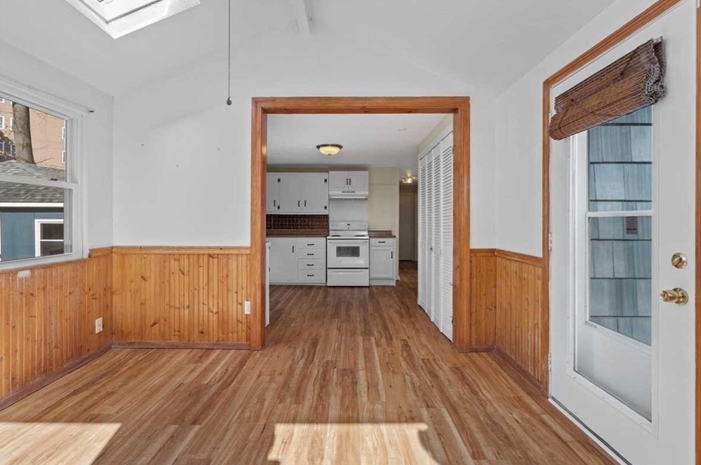 18 Mohican Rd, Worcester MA  01605-2312 exterior