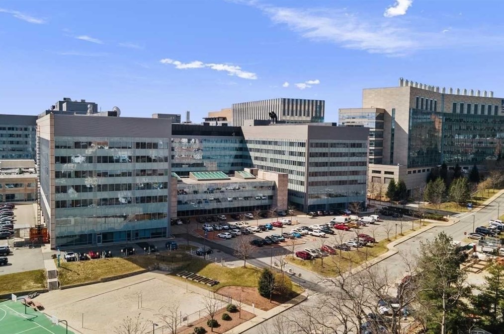 18 Mohican Rd, Worcester MA  01605-2312 exterior