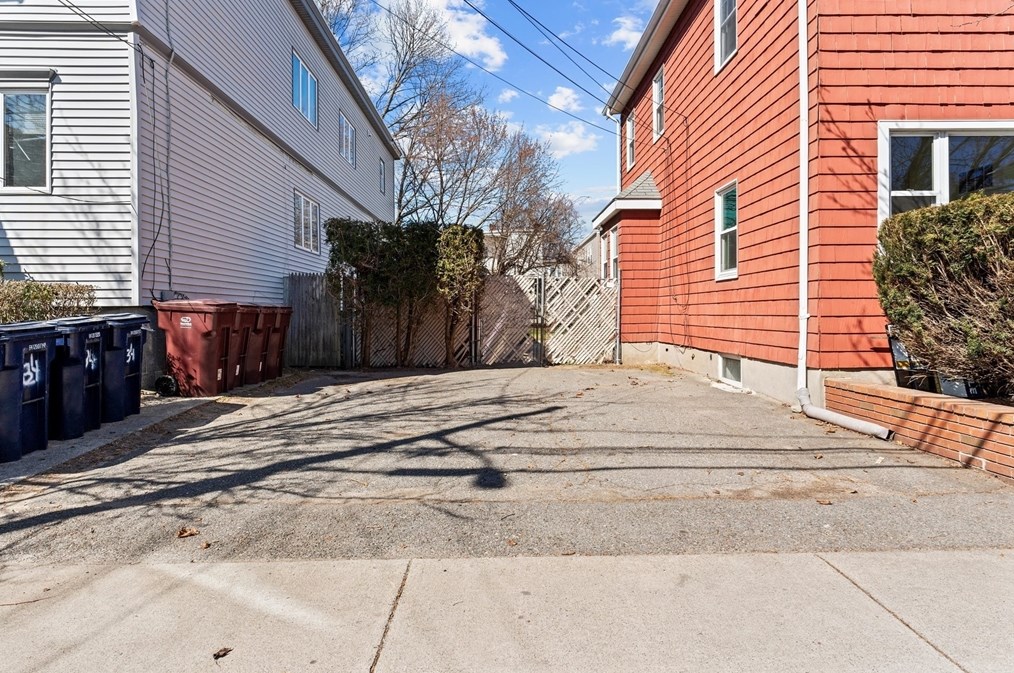 140 Irving St, Everett MA 02149-4825 exterior