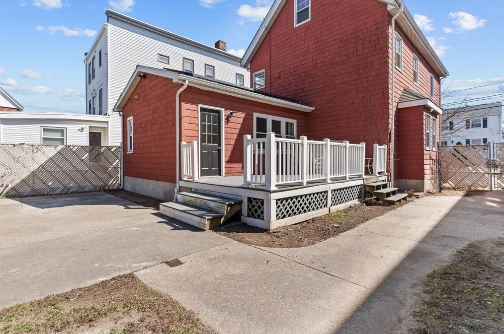 140 Irving St, Everett MA 02149-4825 exterior