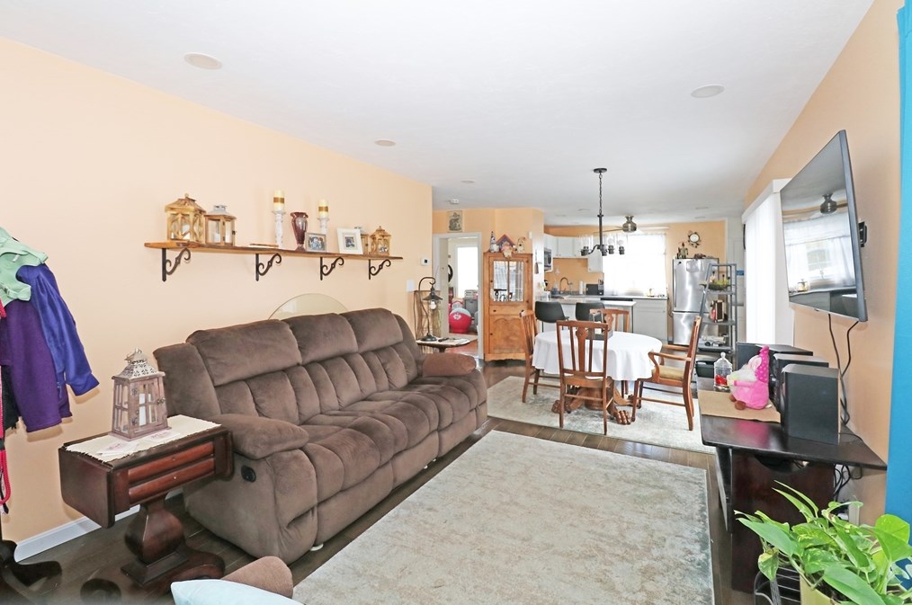 175 Sprague St, Fall River MA  02724-1429 exterior