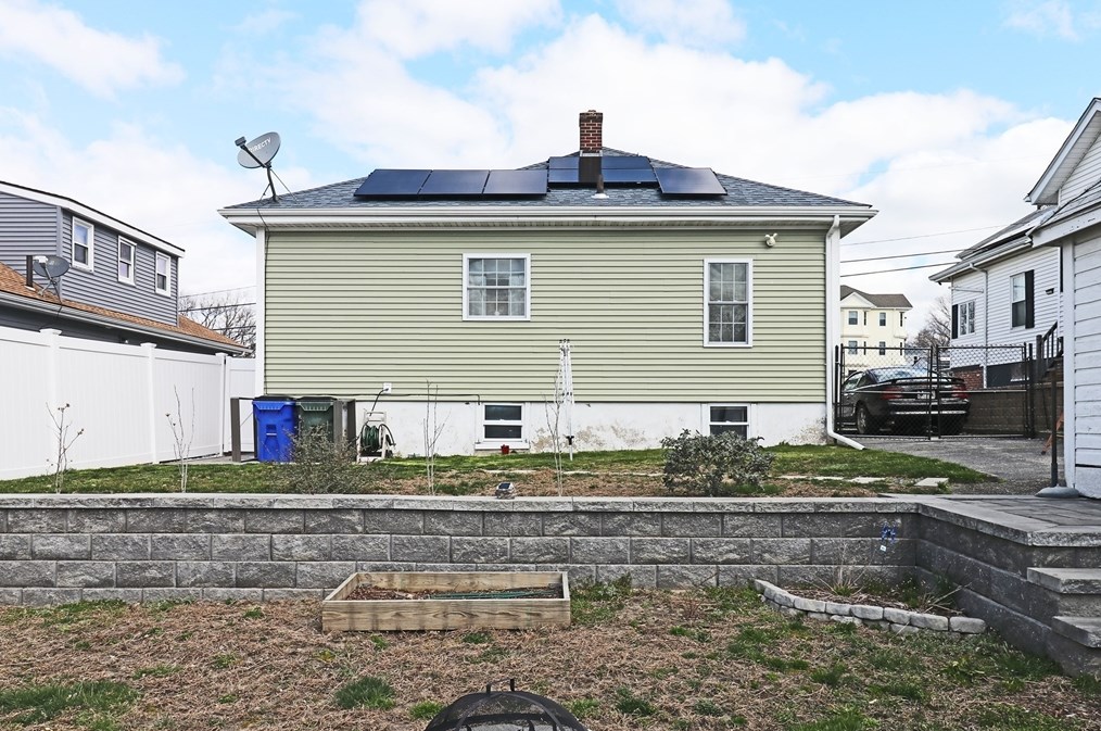 175 Sprague St, Fall River MA  02724-1429 exterior