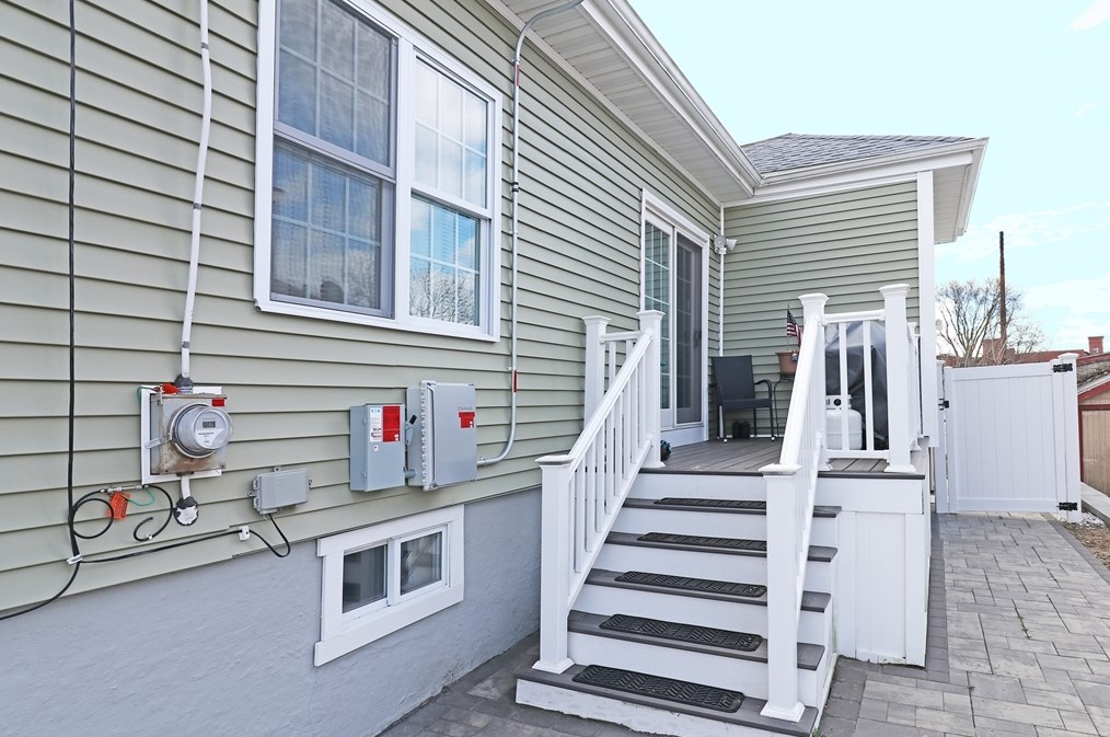 175 Sprague St, Fall River MA  02724-1429 exterior