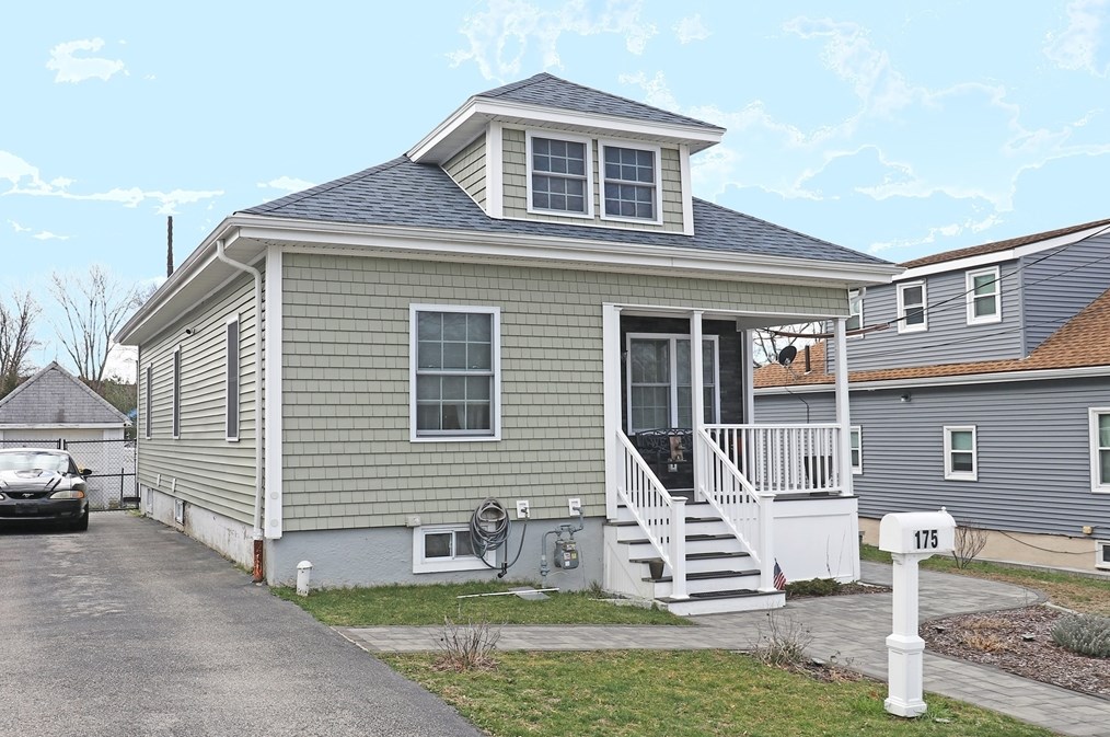 175 Sprague St, Fall River MA  02724-1429 exterior