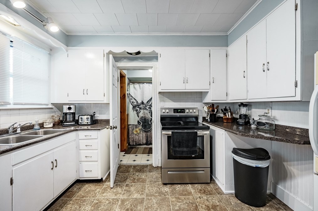 578 Springfield St, Chicopee MA 01013-2853 exterior