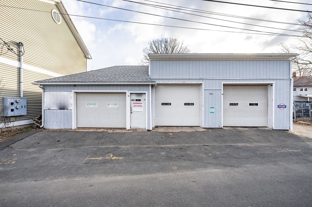 578 Springfield St, Chicopee MA 01013-2853 exterior