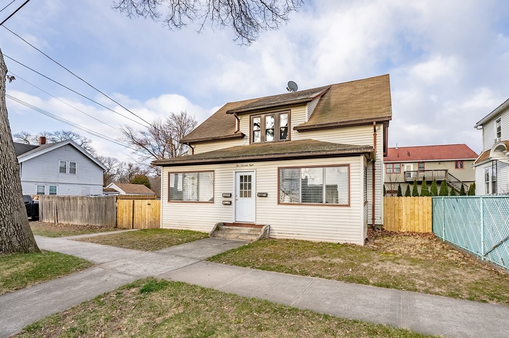 578 Springfield St, Chicopee MA 01013-2853 exterior