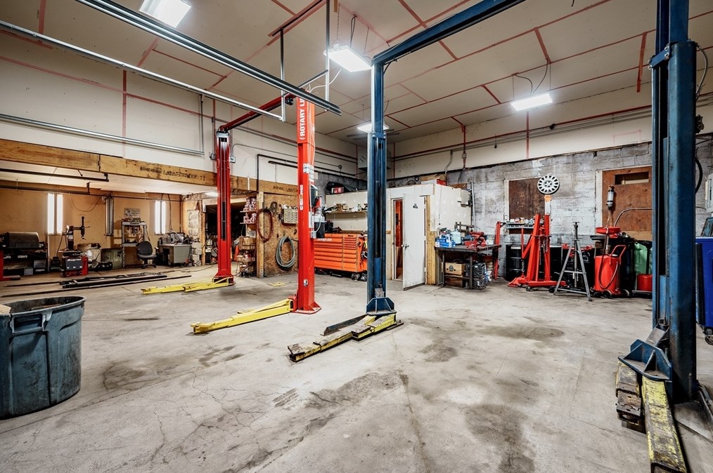 578 Springfield St, Chicopee MA 01013-2853 exterior