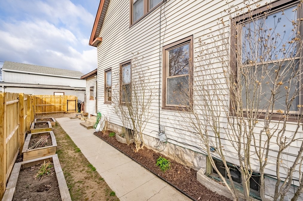 578 Springfield St, Chicopee MA 01013-2853 exterior