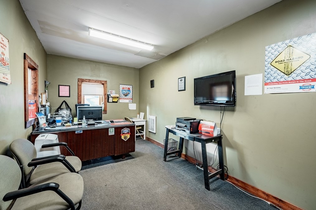 578 Springfield St, Chicopee MA 01013-2853 exterior