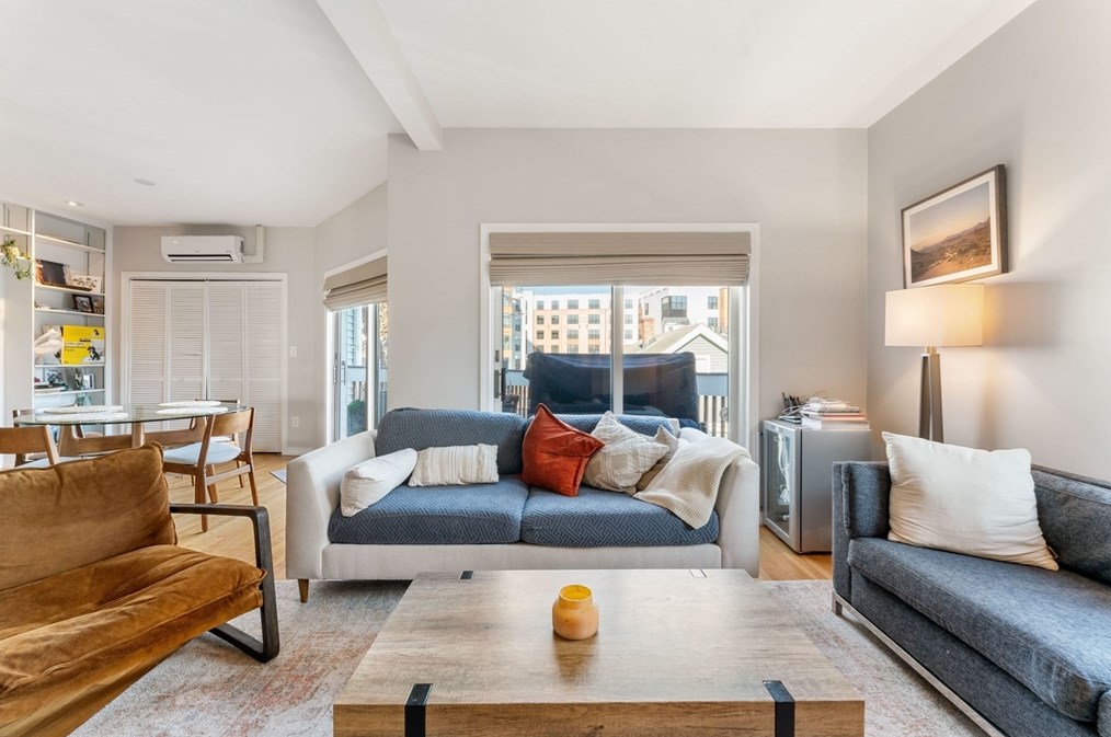 17 Middle St Apt 4, Boston, MA