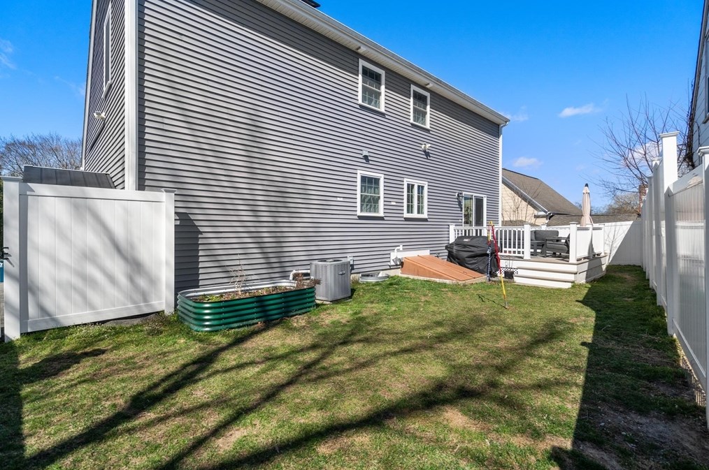 17 Plymouth St, Canton MA  02021-2927 exterior