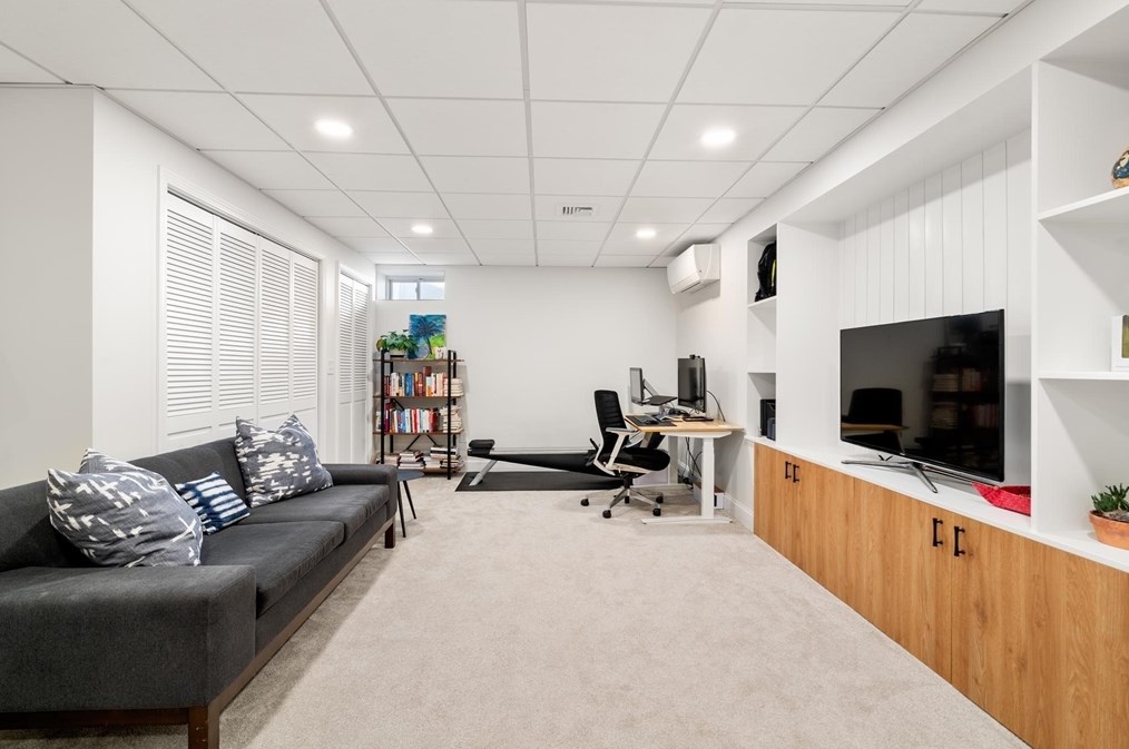 17 Plymouth St, Canton MA  02021-2927 exterior