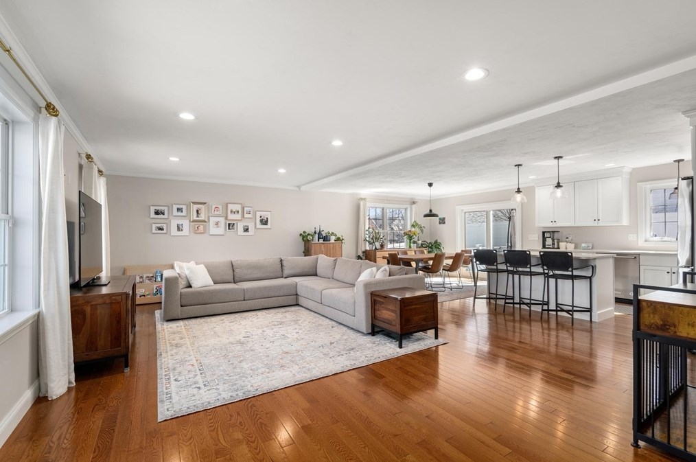 17 Plymouth St, Canton MA  02021-2927 exterior