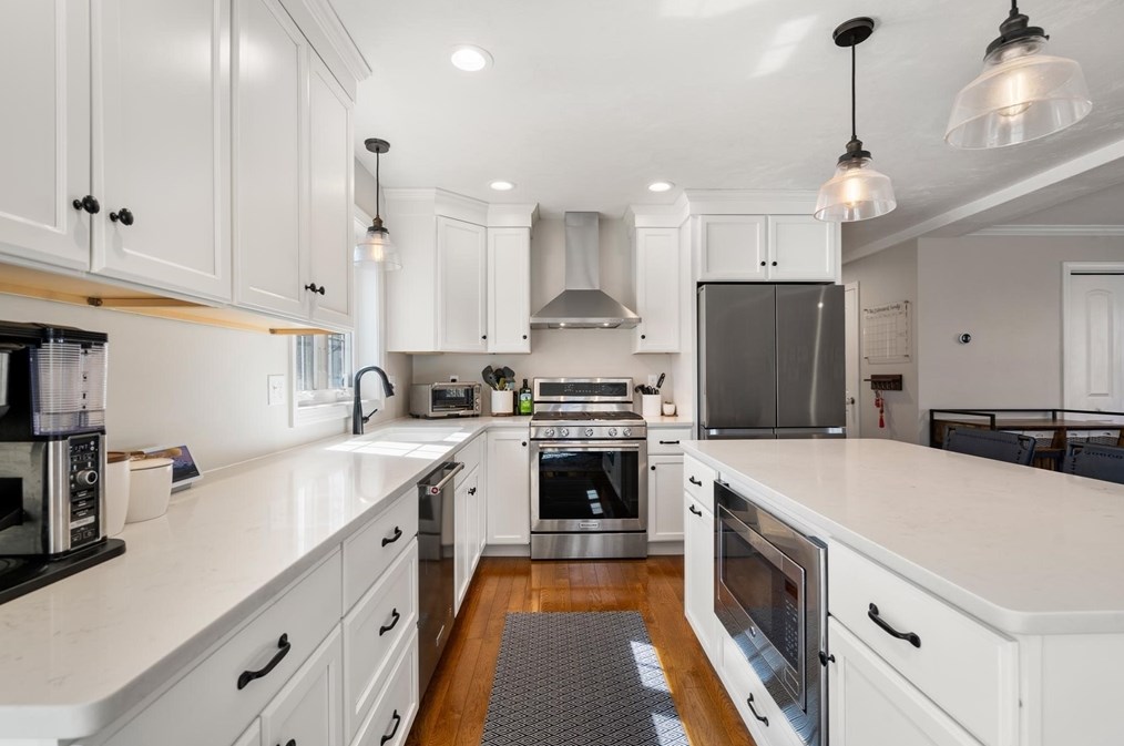 17 Plymouth St, Canton MA  02021-2927 exterior