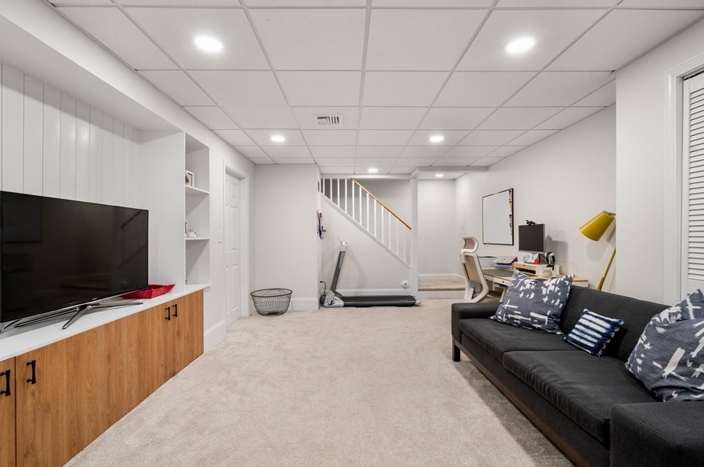 17 Plymouth St, Canton MA  02021-2927 exterior