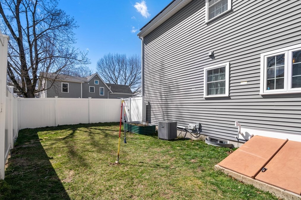 17 Plymouth St, Canton MA  02021-2927 exterior