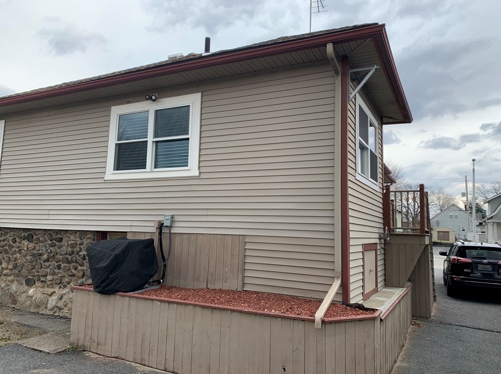 182 Delmont Ave, Worcester MA  01604-3206 exterior