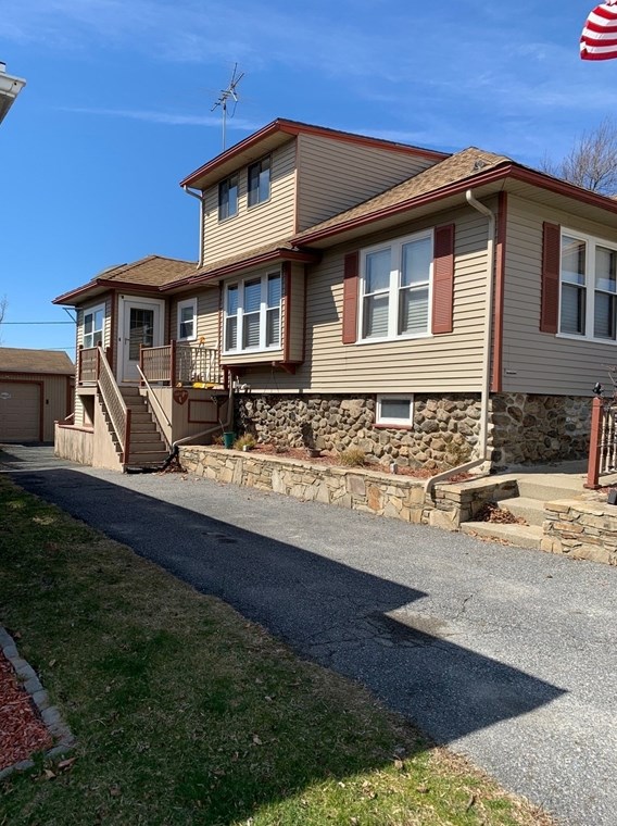 182 Delmont Ave, Worcester MA  01604-3206 exterior