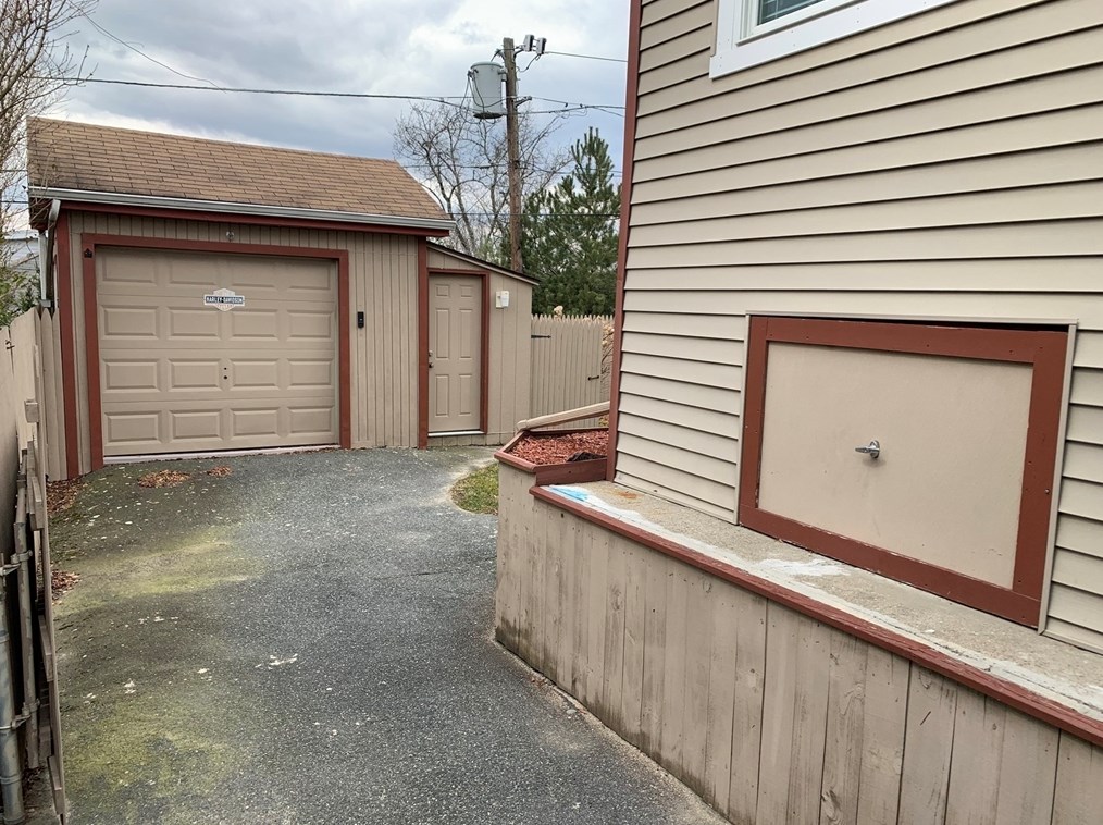 182 Delmont Ave, Worcester MA  01604-3206 exterior