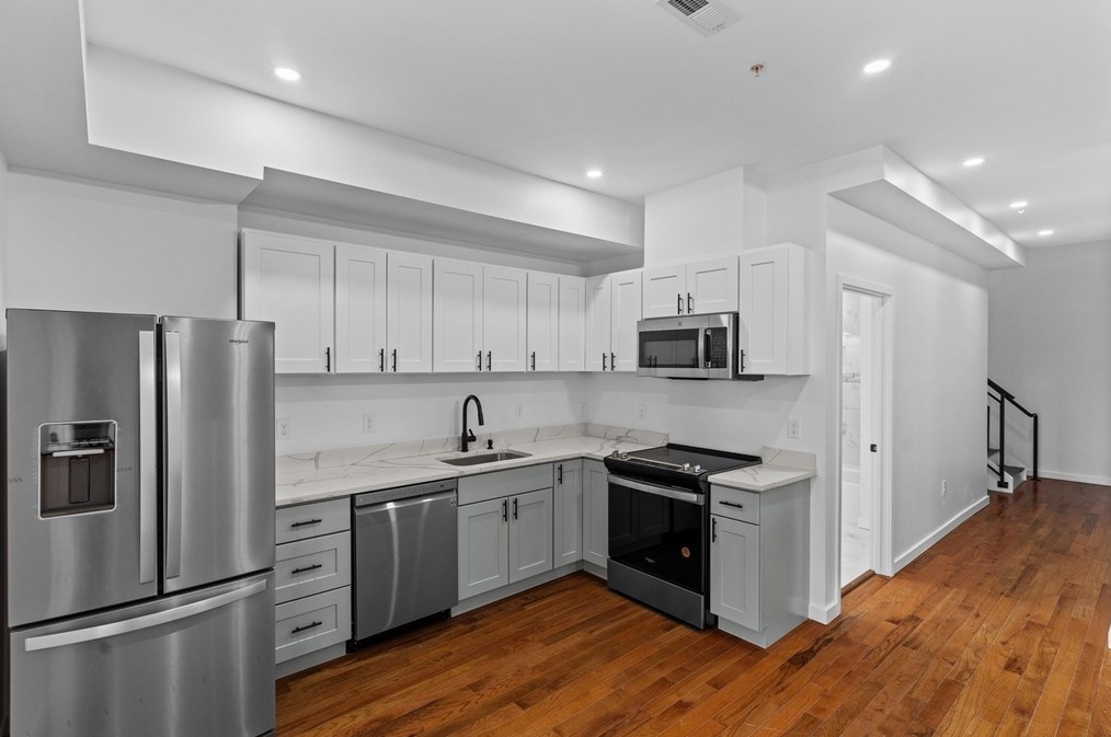 280 Essex St #502, Lawrence, MA 01840