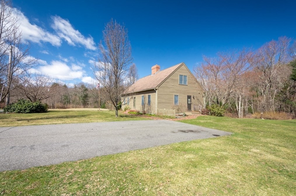 28 Burbank Ln, Lancaster, MA 01523-2547