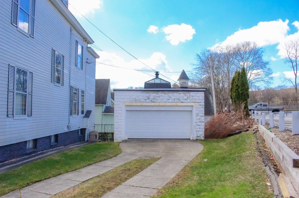 386 Chandler St #2, Worcester, MA 01602