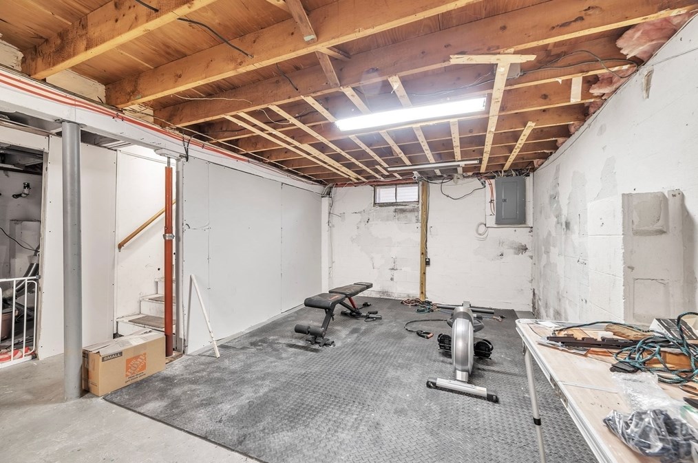 7 Lanebrook Cir, Granby MA  01033-9735 exterior