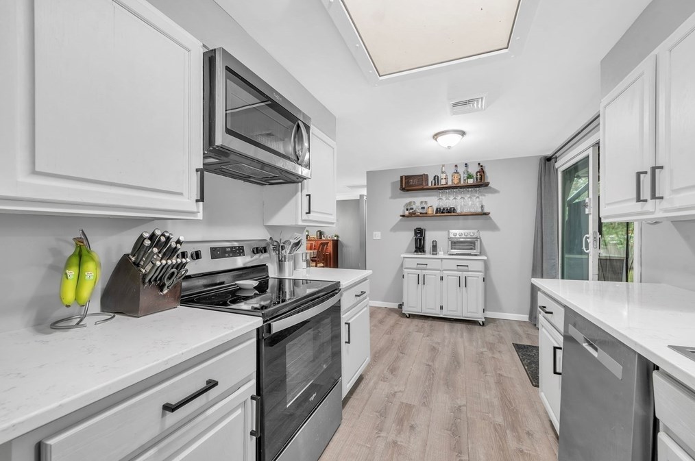 7 Lanebrook Cir, Granby MA  01033-9735 exterior