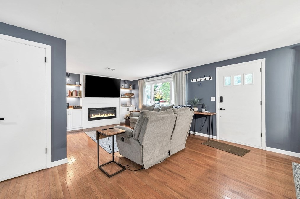 7 Lanebrook Cir, Granby MA  01033-9735 exterior