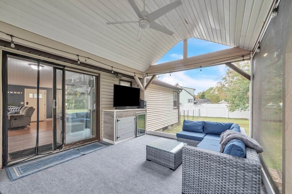 7 Lanebrook Cir, Granby MA  01033-9735 exterior