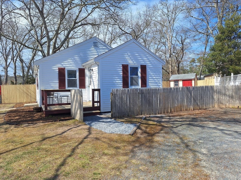 3 Aztec Dr, Bourne, MA 02532-4625