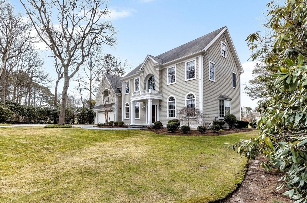 255 Willow Bend Dr, Mashpee, MA 02649 exterior