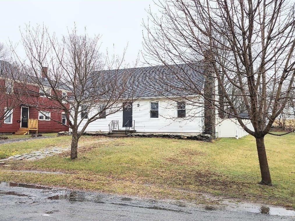 8 Walcott St, Oxford, MA 01540 exterior