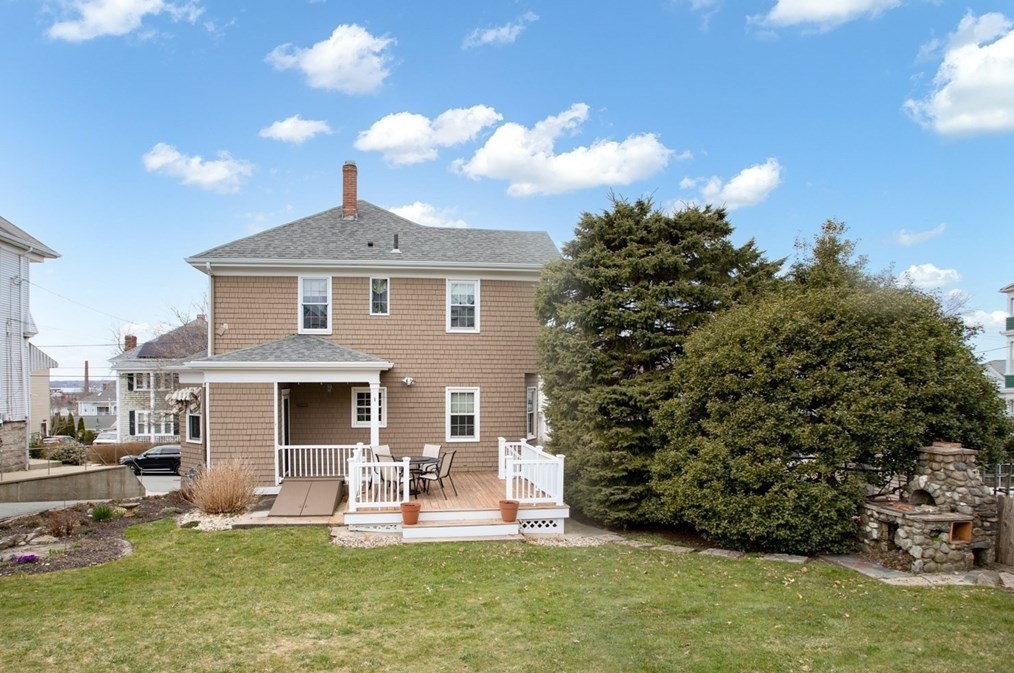 564 Almond St, Fall River MA 02724-1504 exterior