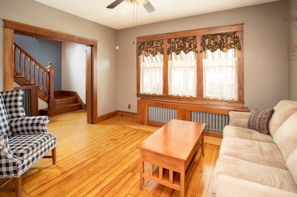 564 Almond St, Fall River MA 02724-1504 exterior