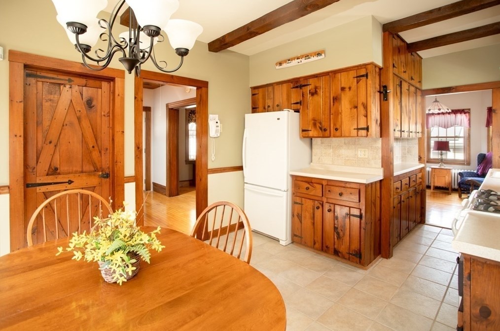 564 Almond St, Fall River MA 02724-1504 exterior