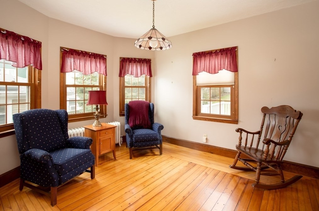 564 Almond St, Fall River MA 02724-1504 exterior