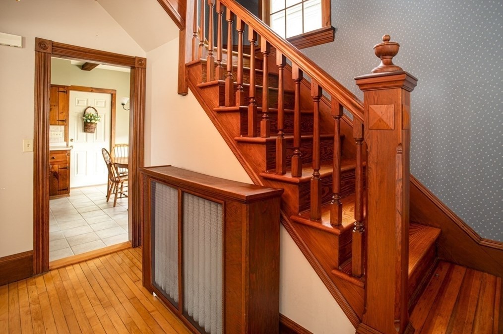 564 Almond St, Fall River MA 02724-1504 exterior