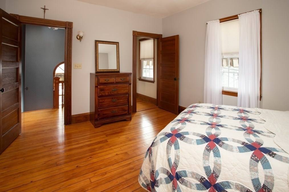 564 Almond St, Fall River MA 02724-1504 exterior