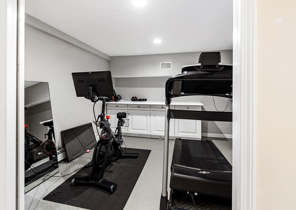 2 Franklin Rodgers Rd, Hingham MA 02043-2664 exterior