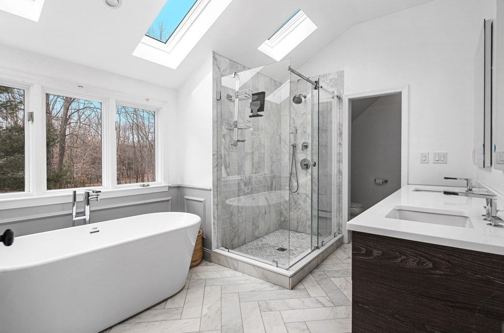 2 Franklin Rodgers Rd, Hingham MA 02043-2664 exterior