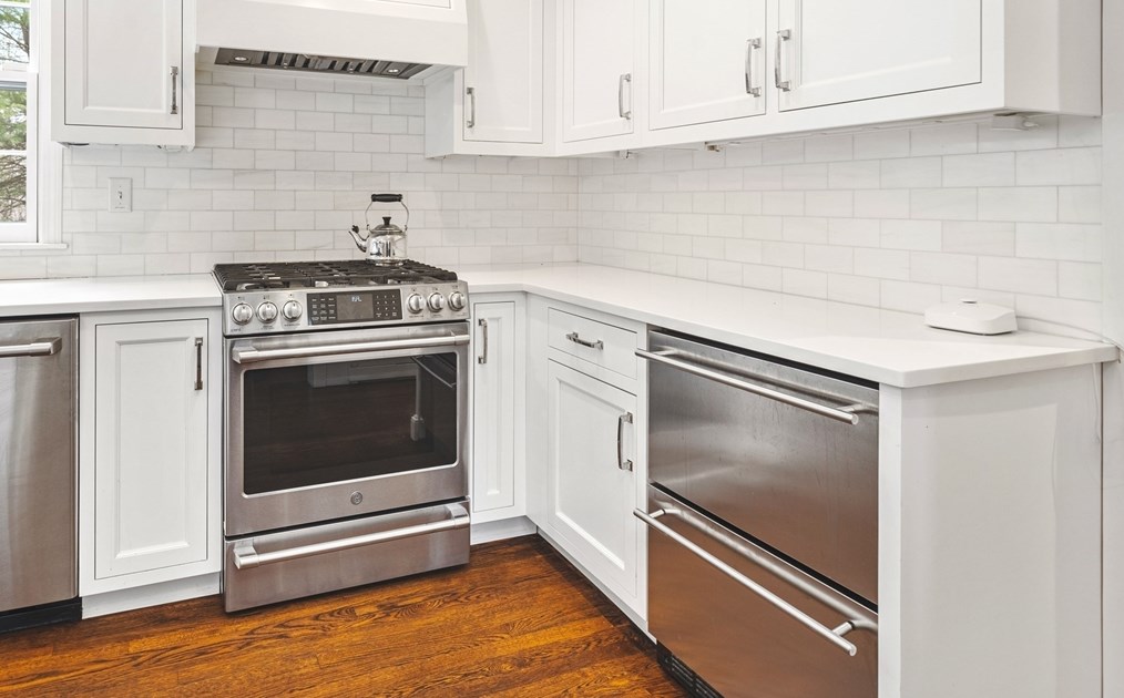 2 Franklin Rodgers Rd, Hingham MA 02043-2664 exterior