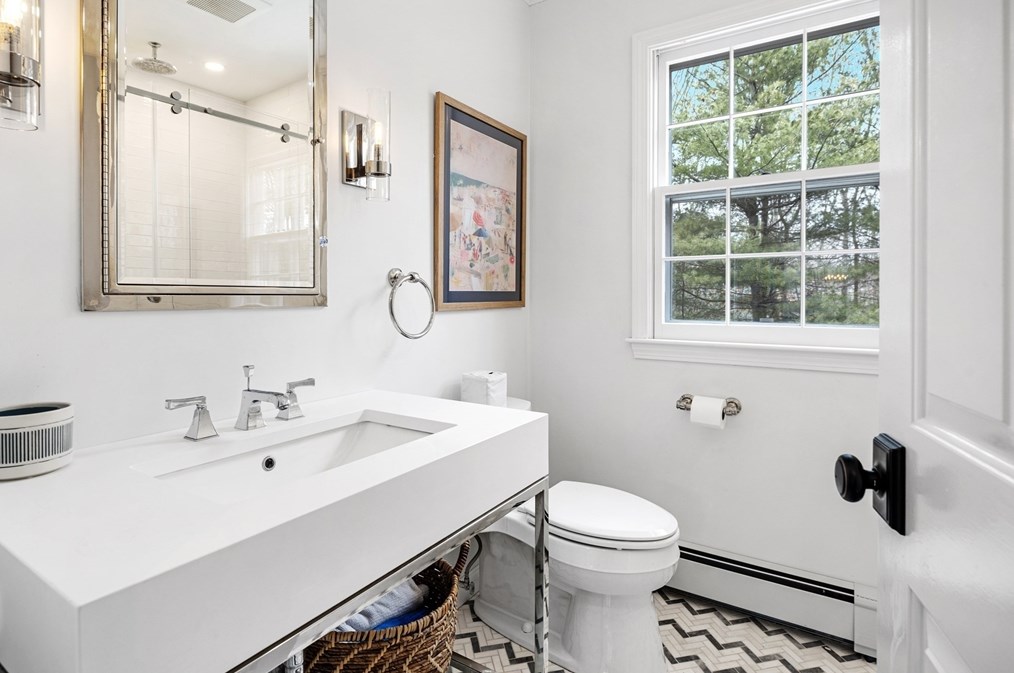 2 Franklin Rodgers Rd, Hingham MA 02043-2664 exterior