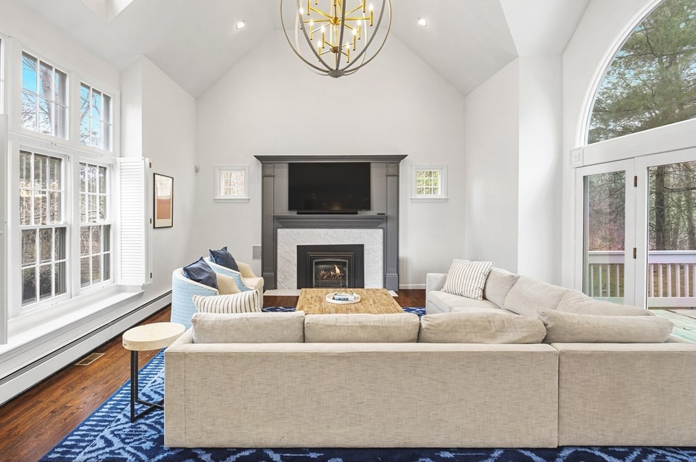 2 Franklin Rodgers Rd, Hingham MA 02043-2664 exterior