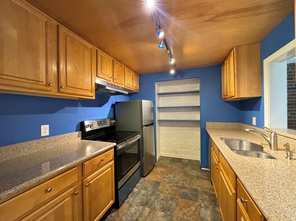 36 Greentree Ln #34, Weymouth, MA 02190