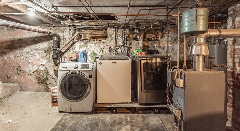 88 Howe St, Fall River MA 02724-2306 exterior