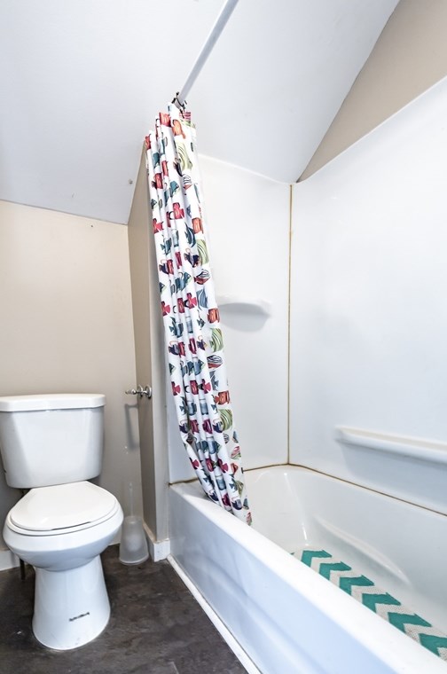 88 Howe St, Fall River MA 02724-2306 exterior