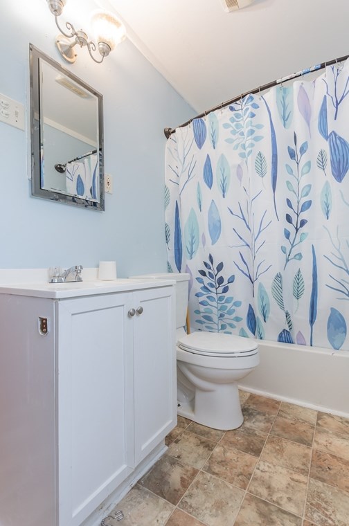 88 Howe St, Fall River MA 02724-2306 exterior